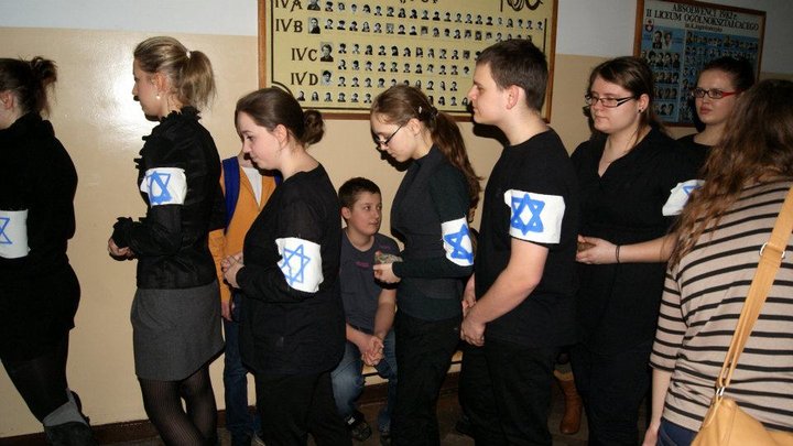 Uczniowie II LO o holokauście... zdjęcie nr 53854