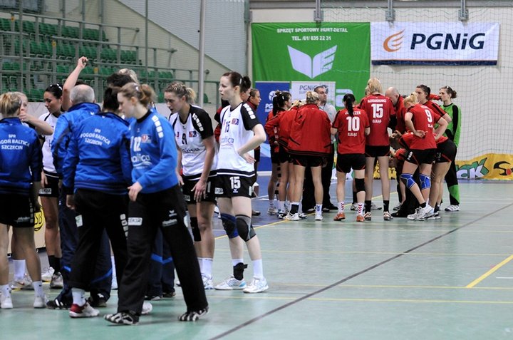 Trudna przeprawa (piłka ręczna) zdjęcie nr 54098