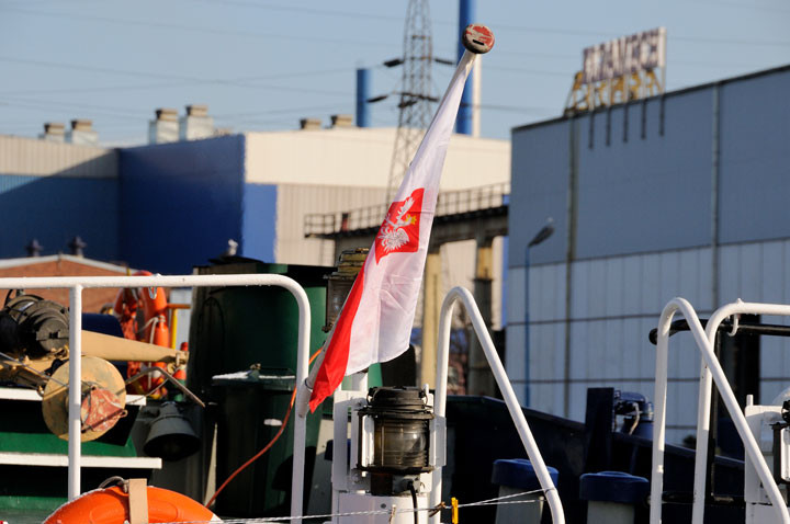 Bizony pchają barki do Kaliningradu zdjęcie nr 55080