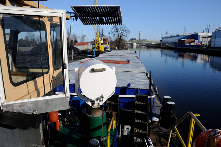 Bizony pchają barki do Kaliningradu zdjęcie nr 55065