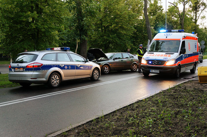 Kościuszki: saabem uderzyła w drzewo zdjęcie nr 58519
