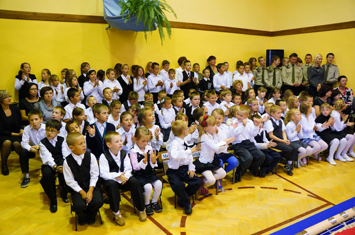 Szkoła w Łęczu ma patrona i sztandar zdjęcie nr 58563