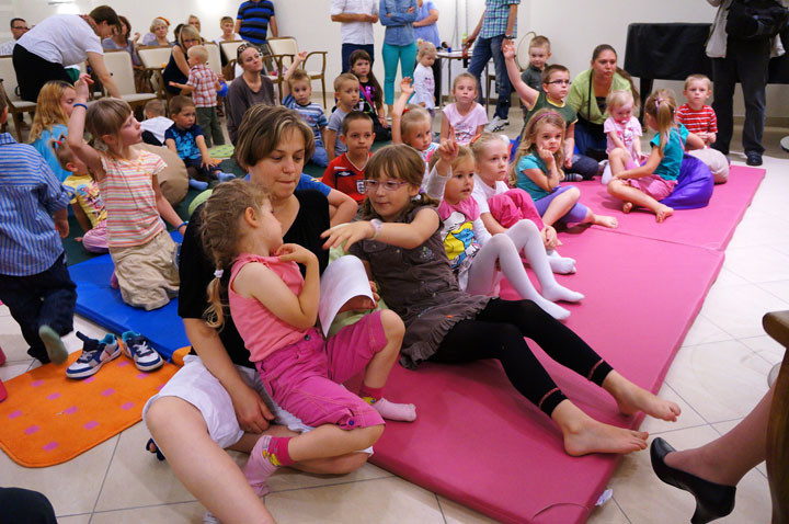 Policjanci czytali dzieciom zdjęcie nr 59474