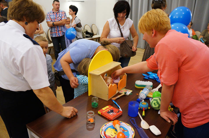 Policjanci czytali dzieciom zdjęcie nr 59494