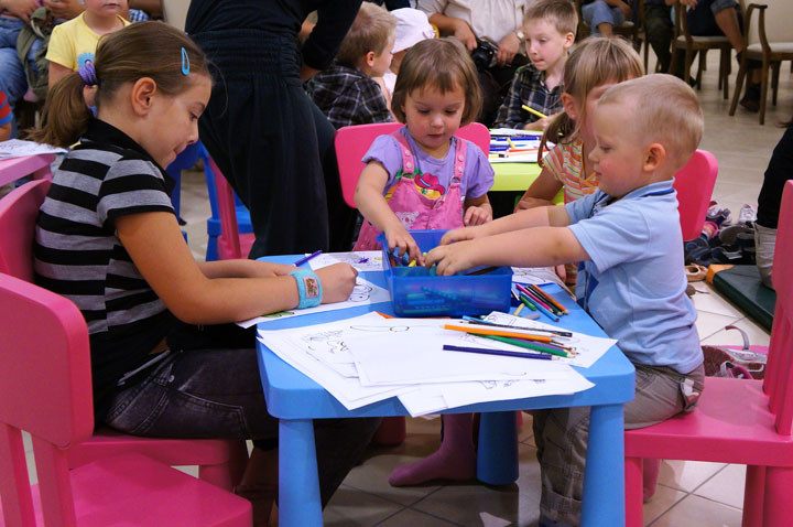 Policjanci czytali dzieciom zdjęcie nr 59471