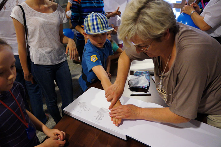 Policjanci czytali dzieciom zdjęcie nr 59503