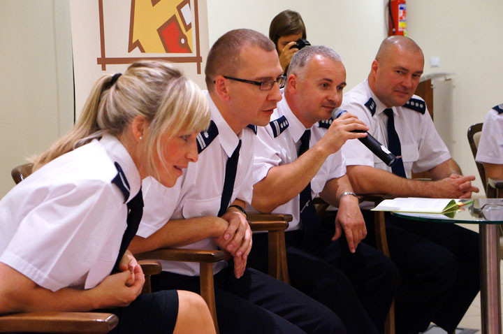 Policjanci czytali dzieciom zdjęcie nr 59477