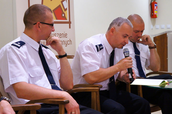 Policjanci czytali dzieciom zdjęcie nr 59469