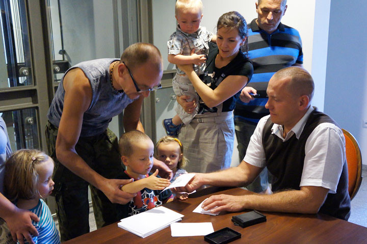 Policjanci czytali dzieciom zdjęcie nr 59502