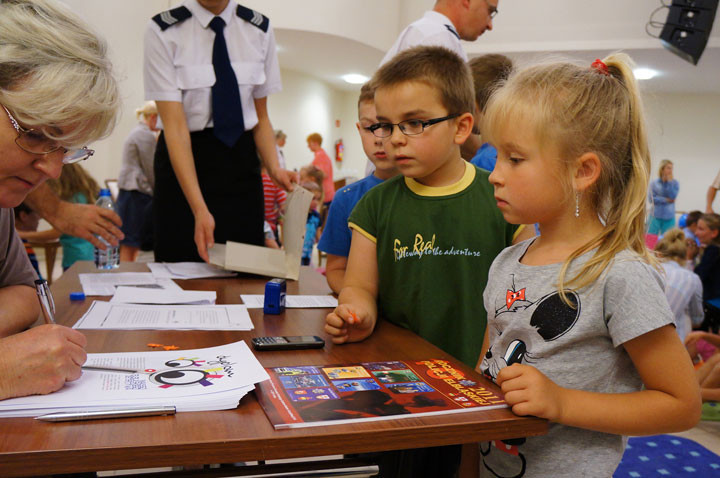 Policjanci czytali dzieciom zdjęcie nr 59488