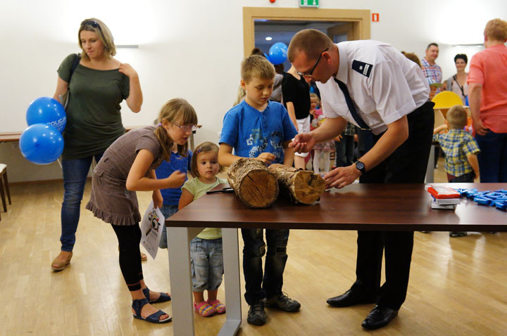 Policjanci czytali dzieciom zdjęcie nr 59496