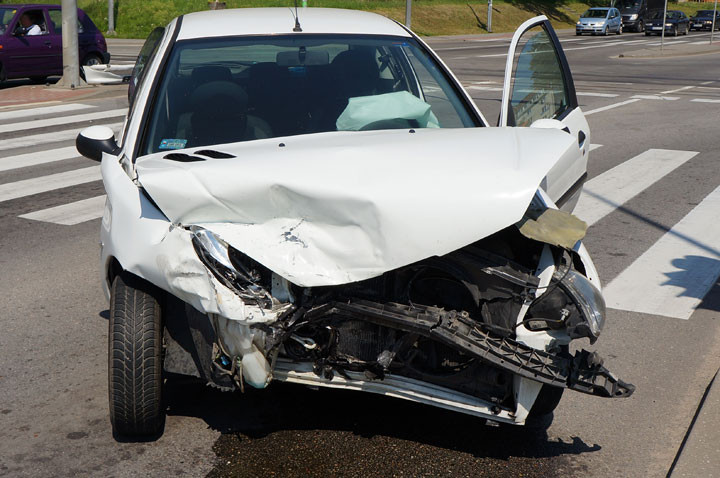 Czołowe zderzenie na skrzyżowaniu zdjęcie nr 59547