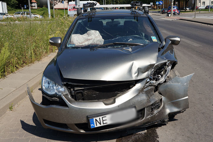 Czołowe zderzenie na skrzyżowaniu zdjęcie nr 59551