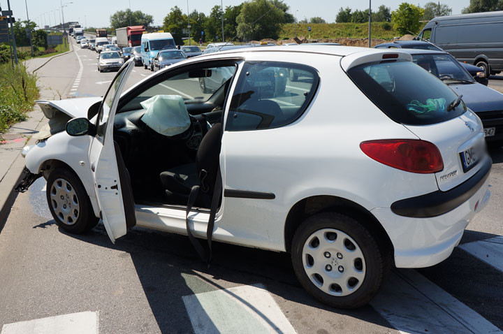 Czołowe zderzenie na skrzyżowaniu zdjęcie nr 59549