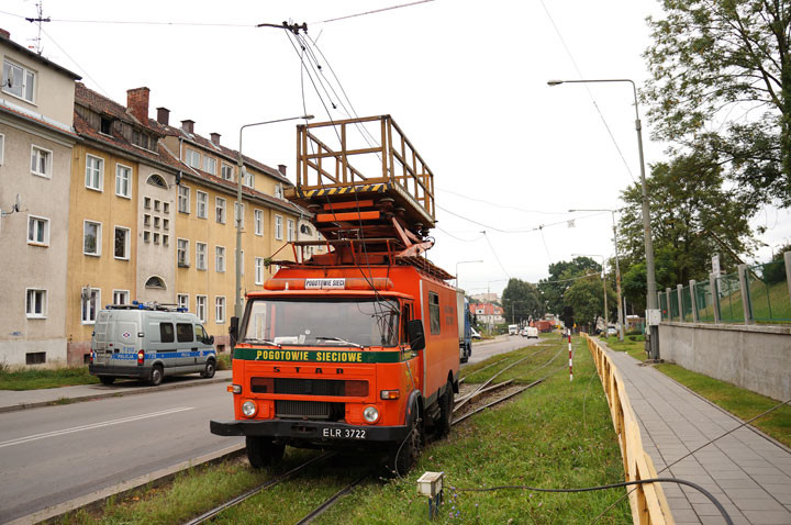 Wywrotka zerwała trakcję tramwajową zdjęcie nr 60880