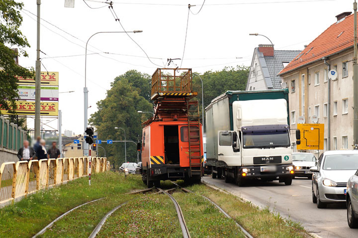 Wywrotka zerwała trakcję tramwajową zdjęcie nr 60867