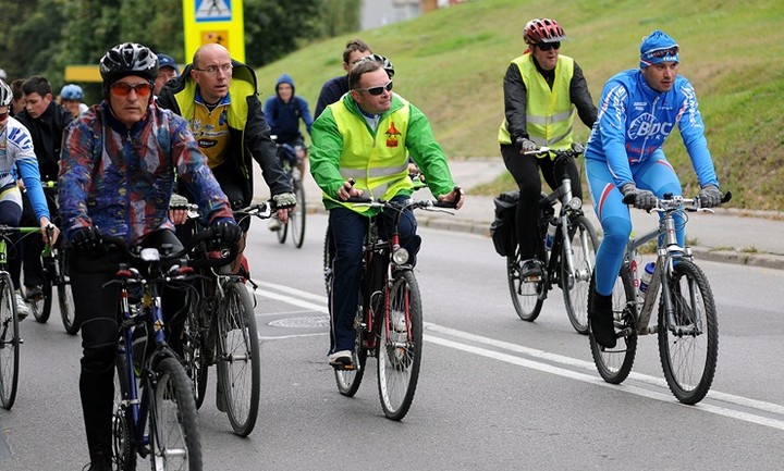 Przejazd kolumny rowerzystów zdjęcie nr 61461