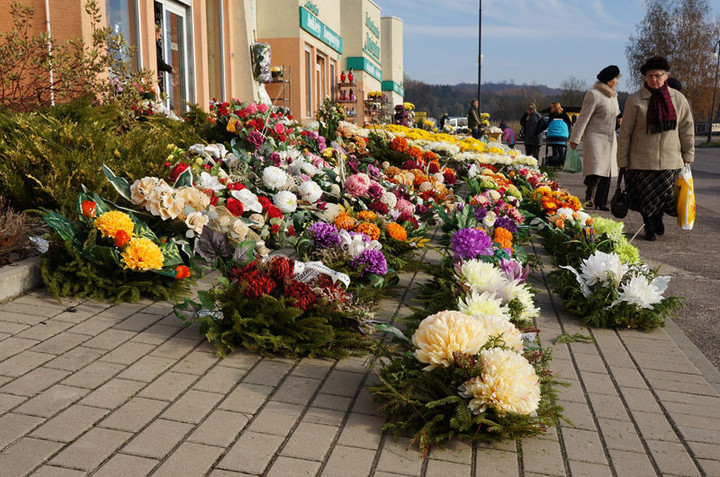 Przed Świętem Zmarłych zdjęcie nr 62959