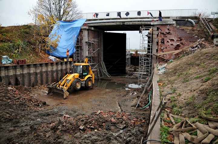 Kończy się remont wrót w Kępie Rybackiej zdjęcie nr 63185