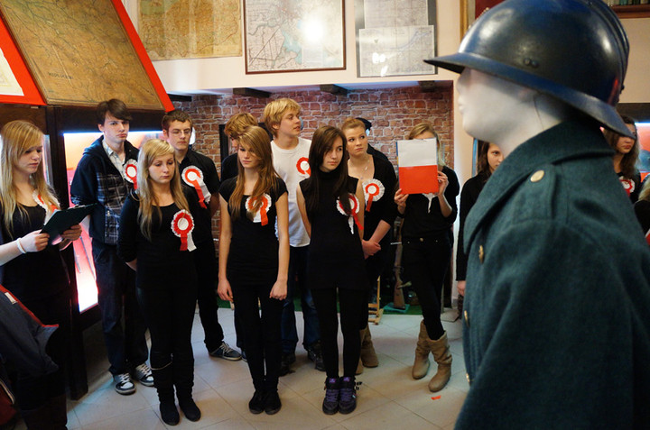 Wystawa poświęcona Świętu Niepodległości zdjęcie nr 63399