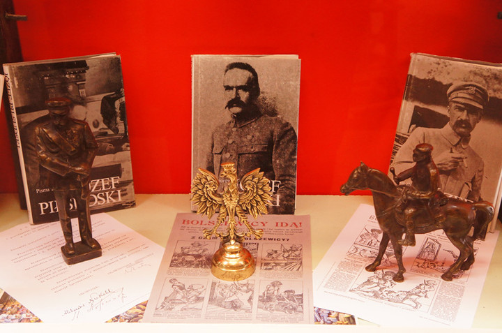 Wystawa poświęcona Świętu Niepodległości zdjęcie nr 63389