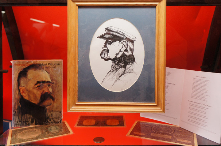 Wystawa poświęcona Świętu Niepodległości zdjęcie nr 63391