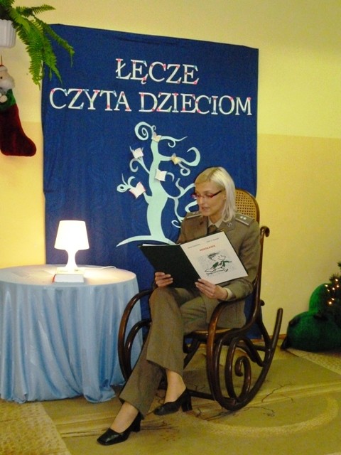 Łęcze czyta dzieciom zdjęcie nr 64146