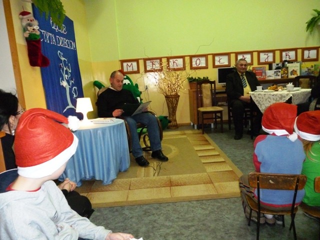 Łęcze czyta dzieciom zdjęcie nr 64145