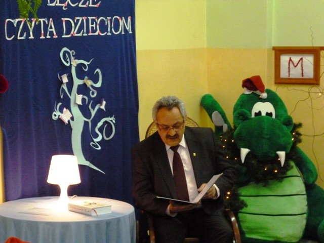 Łęcze czyta dzieciom zdjęcie nr 64142
