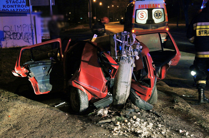 Wypadek na Odrodzenia: trzy osoby ranne zdjęcie nr 64861