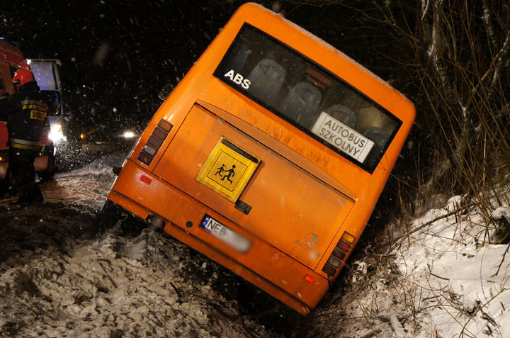 Wypadek szkolnego autobusu zdjęcie nr 64994