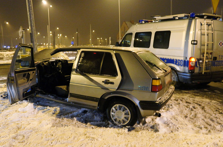 Golfem uderzył w słup zdjęcie nr 65324