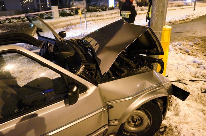 Elbląg Golfem uderzył w słup
