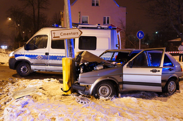 Golfem uderzył w słup zdjęcie nr 65322