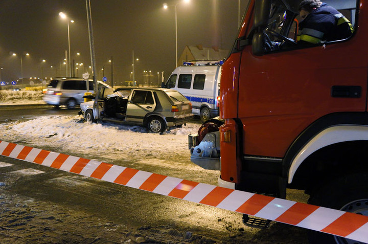 Golfem uderzył w słup zdjęcie nr 65323