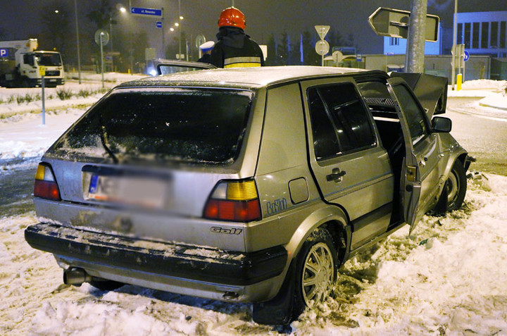 Golfem uderzył w słup zdjęcie nr 65320