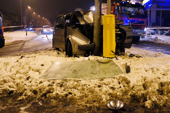 Golfem uderzył w słup zdjęcie nr 65327