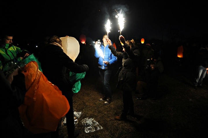Płonące życzenia poleciały w niebo zdjęcie nr 66984