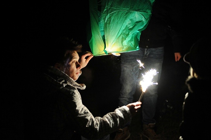 Płonące życzenia poleciały w niebo zdjęcie nr 67003