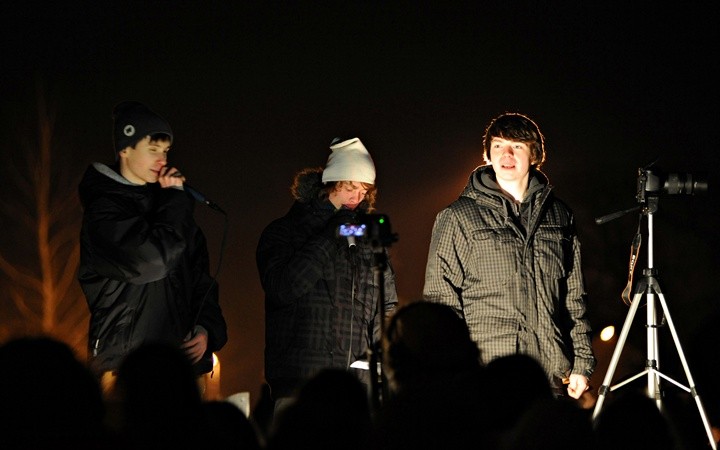 Płonące życzenia poleciały w niebo zdjęcie nr 66998