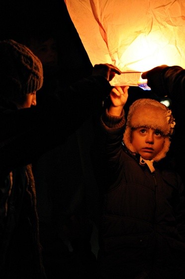 Płonące życzenia poleciały w niebo zdjęcie nr 66990