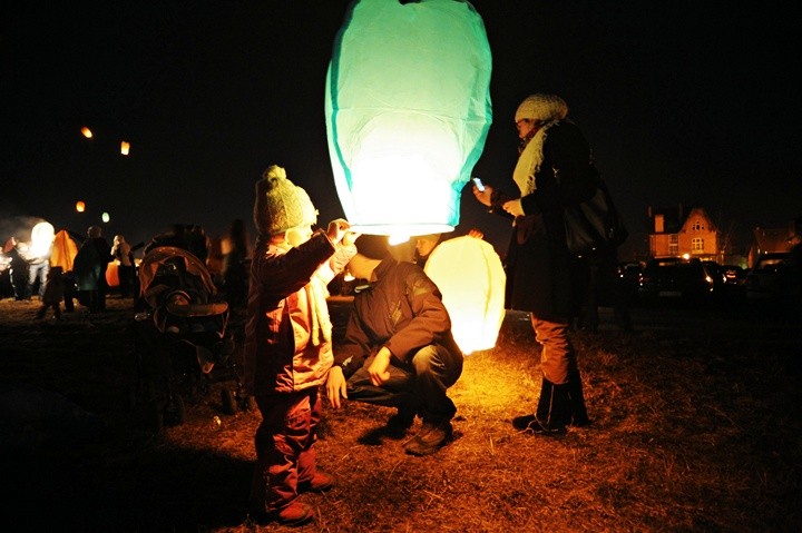 Płonące życzenia poleciały w niebo zdjęcie nr 66983