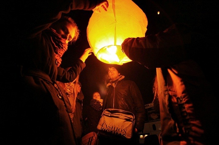 Płonące życzenia poleciały w niebo zdjęcie nr 66982