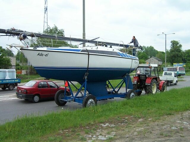 
Transport jachtu to skomplikowana operacja.
