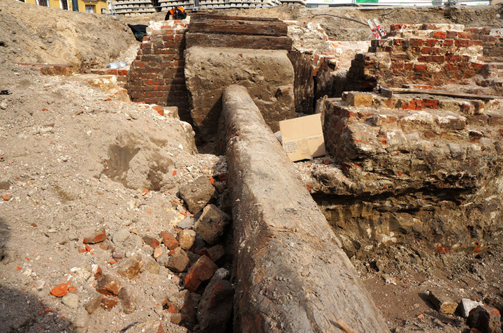 Prace archeologiczne przy Pl. Słowiańskim zdjęcie nr 68479