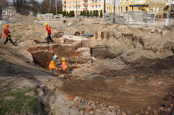 Prace archeologiczne przy Pl. Słowiańskim zdjęcie nr 68473