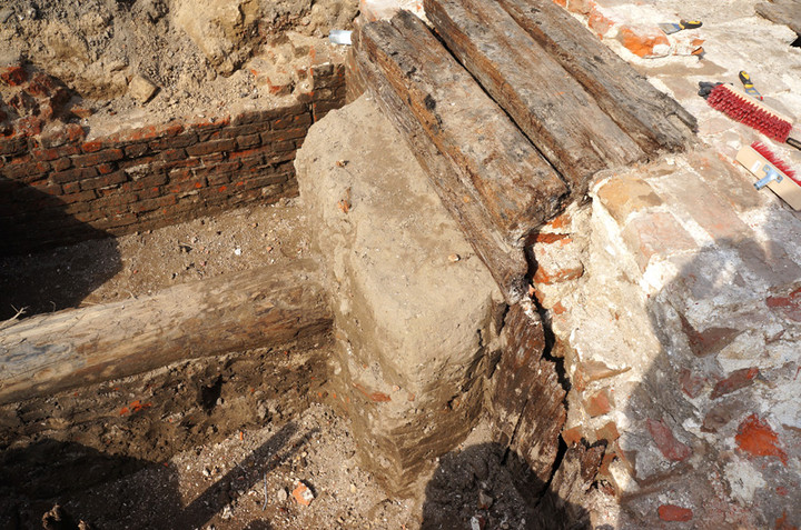 Prace archeologiczne przy Pl. Słowiańskim zdjęcie nr 68478