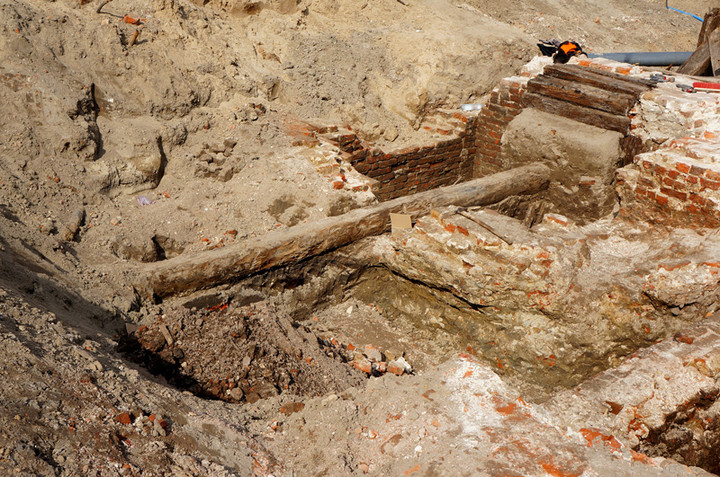 Prace archeologiczne przy Pl. Słowiańskim zdjęcie nr 68482