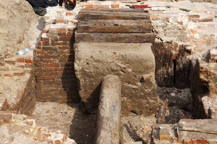 Prace archeologiczne przy Pl. Słowiańskim zdjęcie nr 68475