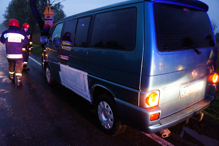 Karczowiska Górne: dachowanie fordem zdjęcie nr 69461